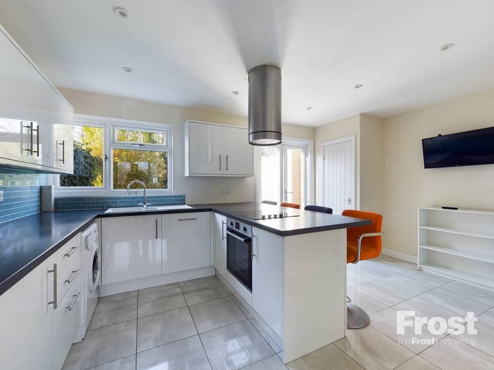 Property photo 3 of 16 Kitchen