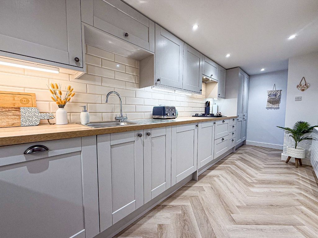 Property photo 2 of 23 4207238