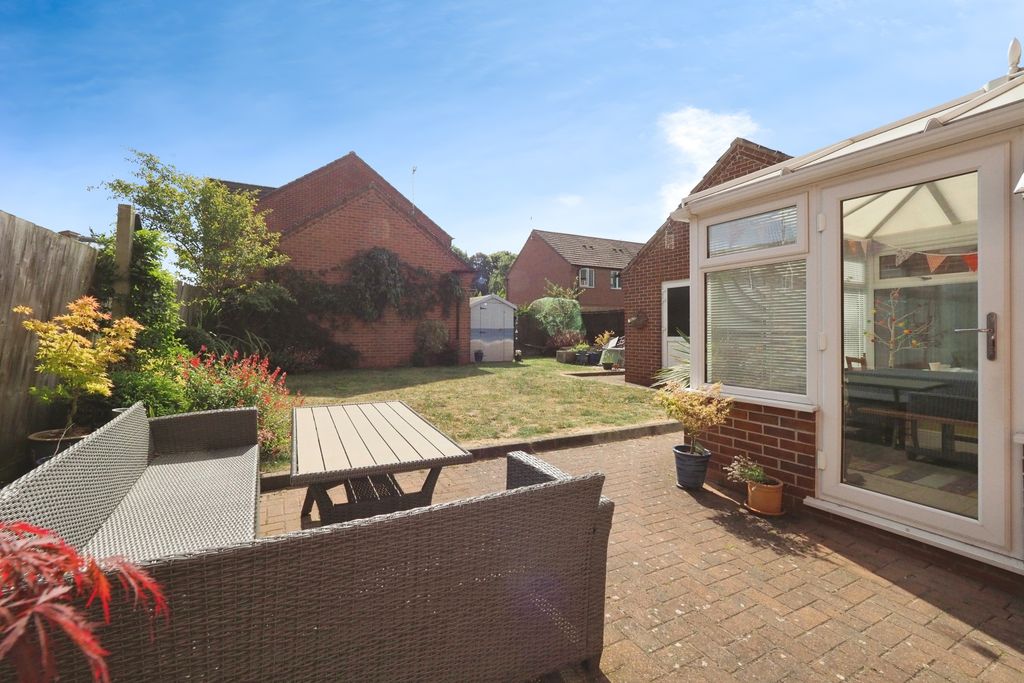 Property photo 2 of 19 Stunning Garden