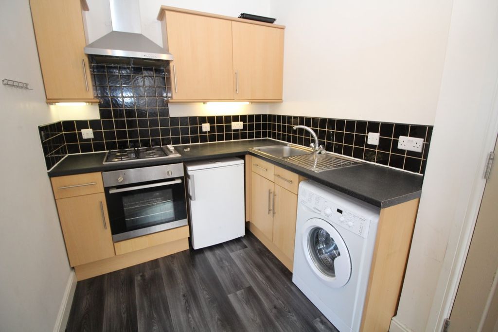 Property photo 3 of 7 Kitchen