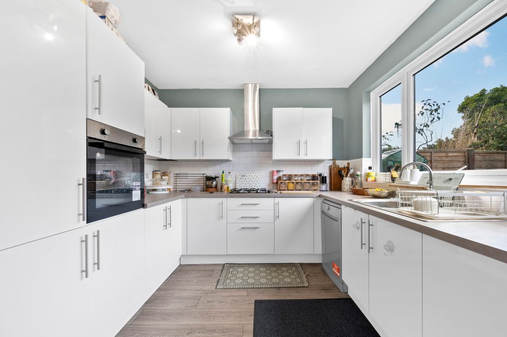 Property photo 3 of 12 Kitchen