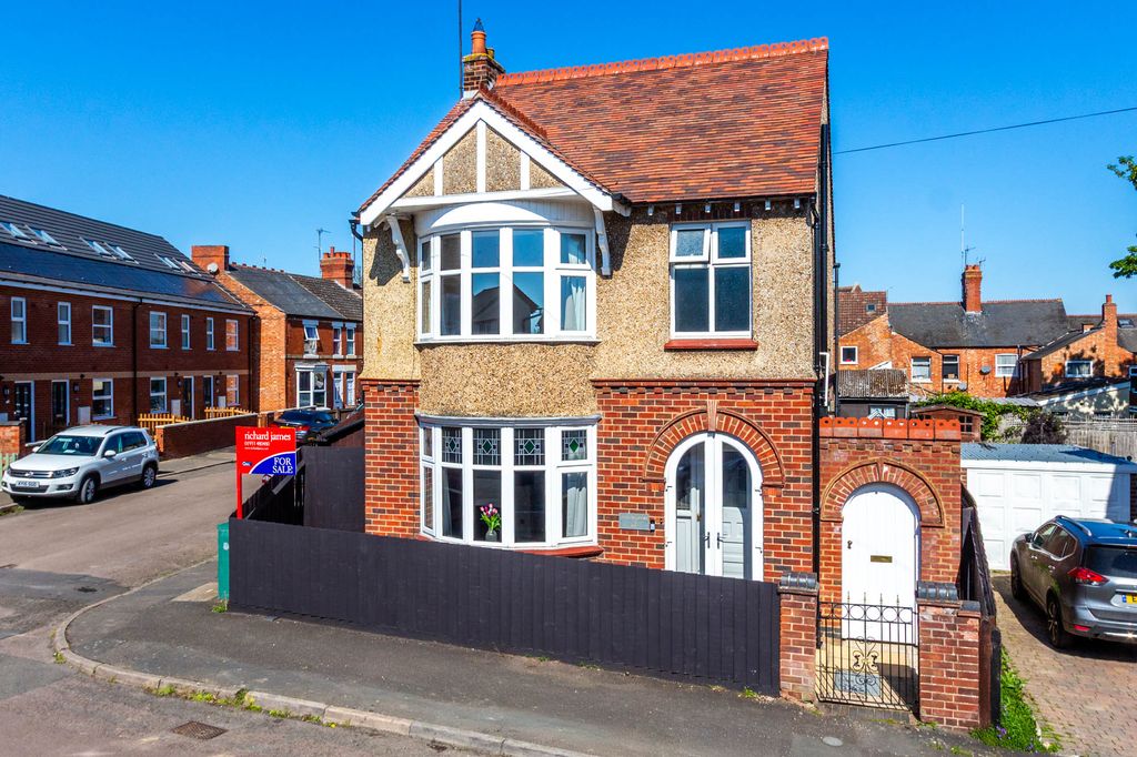 Property photo 1 of 19 Front