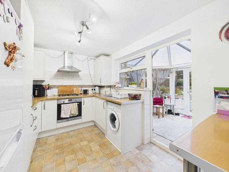 Property photo 2 of 11 Kitchen