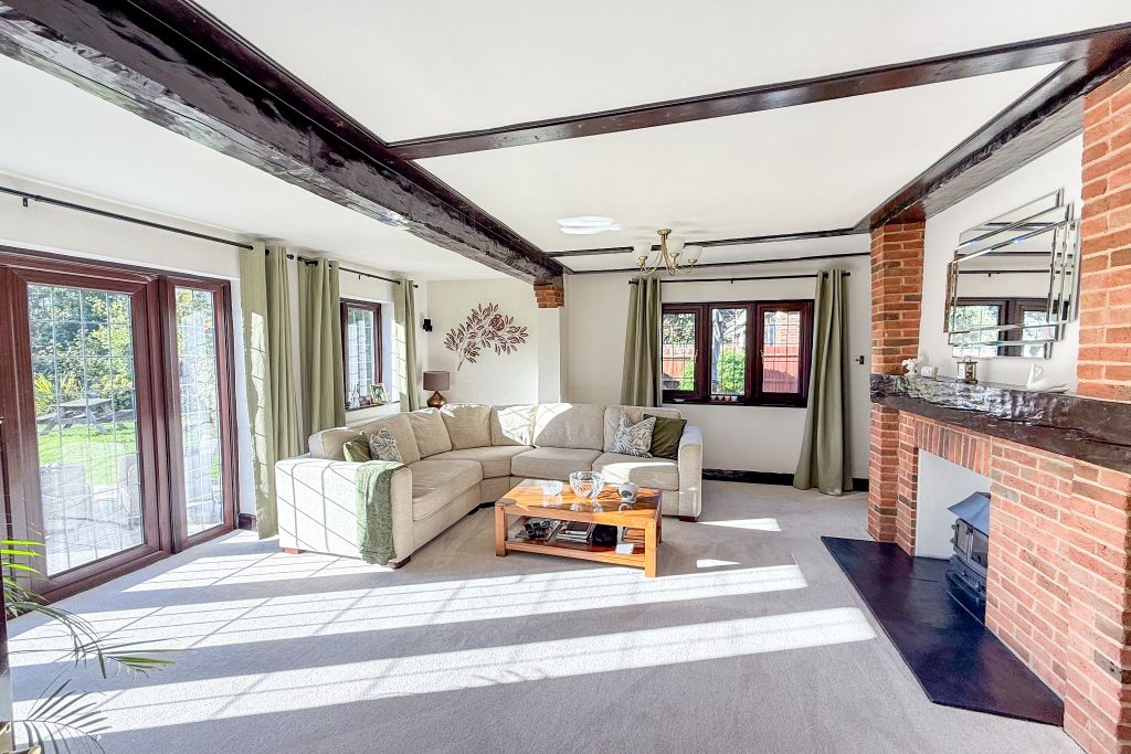 Property photo 2 of 26 Sitting Room