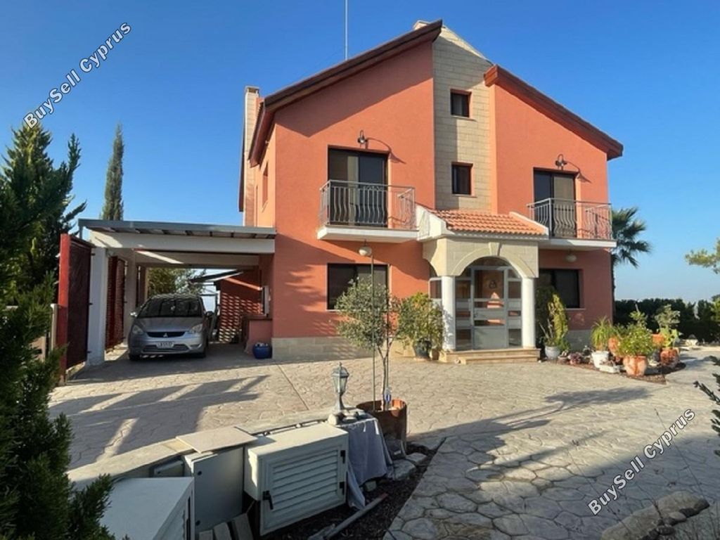 Property photo 2 of 19