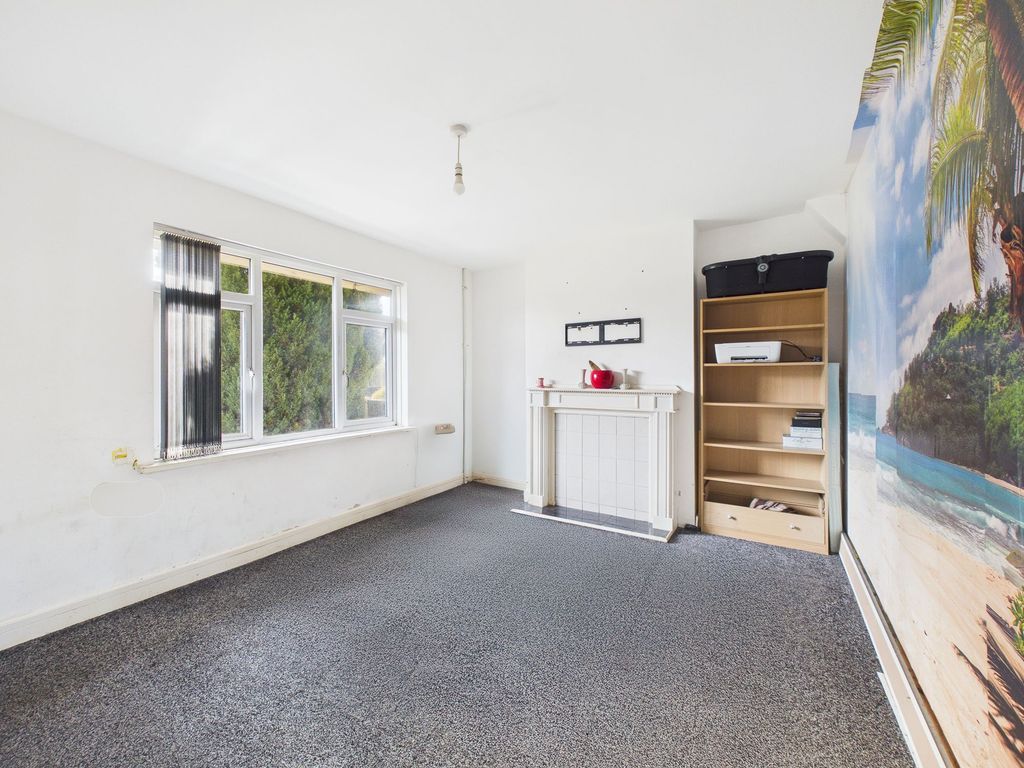 Property photo 2 of 13 Lounge