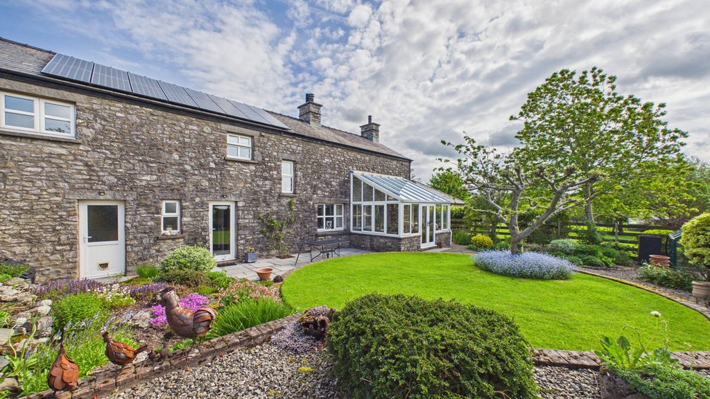Property photo 2 of 35