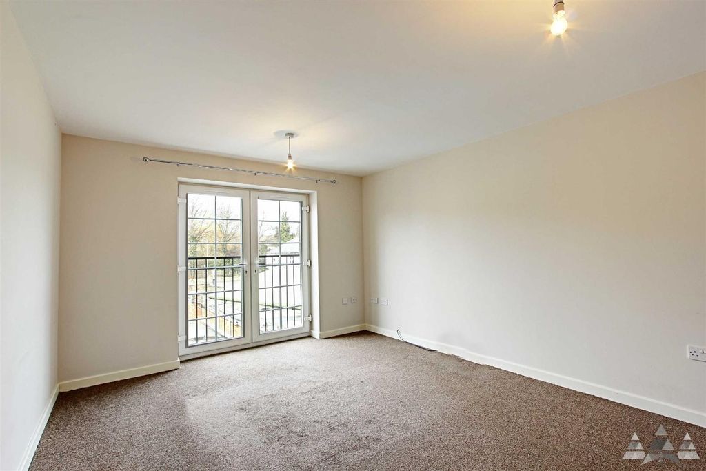 Property photo 3 of 7 Lounge