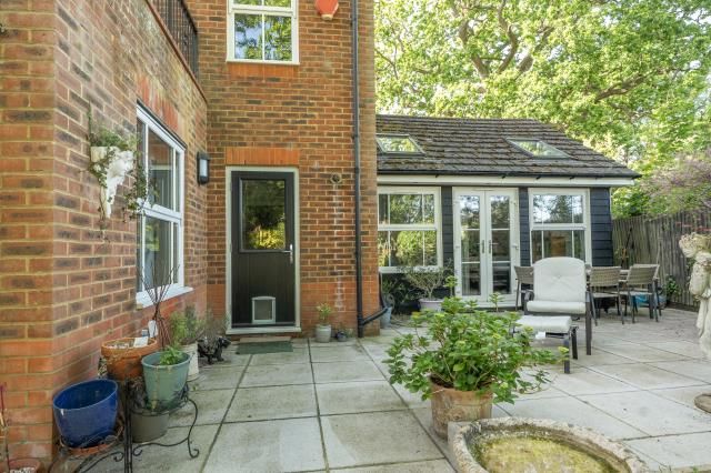 Property photo 3 of 11 Garden