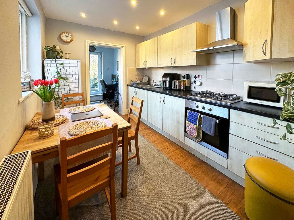 Property photo 3 of 8 Photo 6