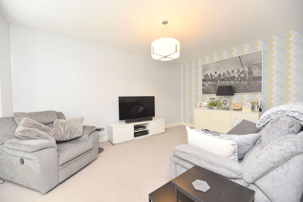 Property photo 2 of 23