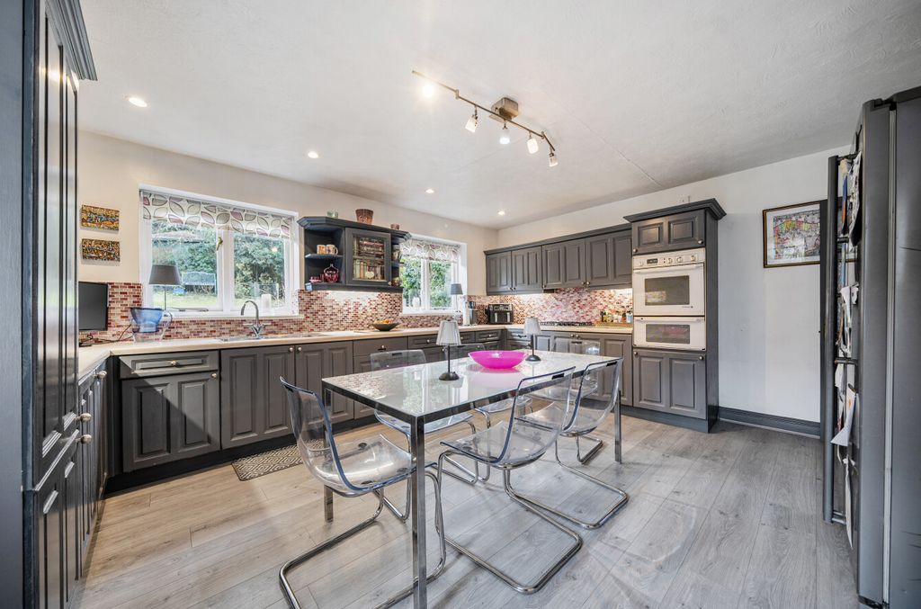 Property photo 3 of 31 1404353-19-697B77...