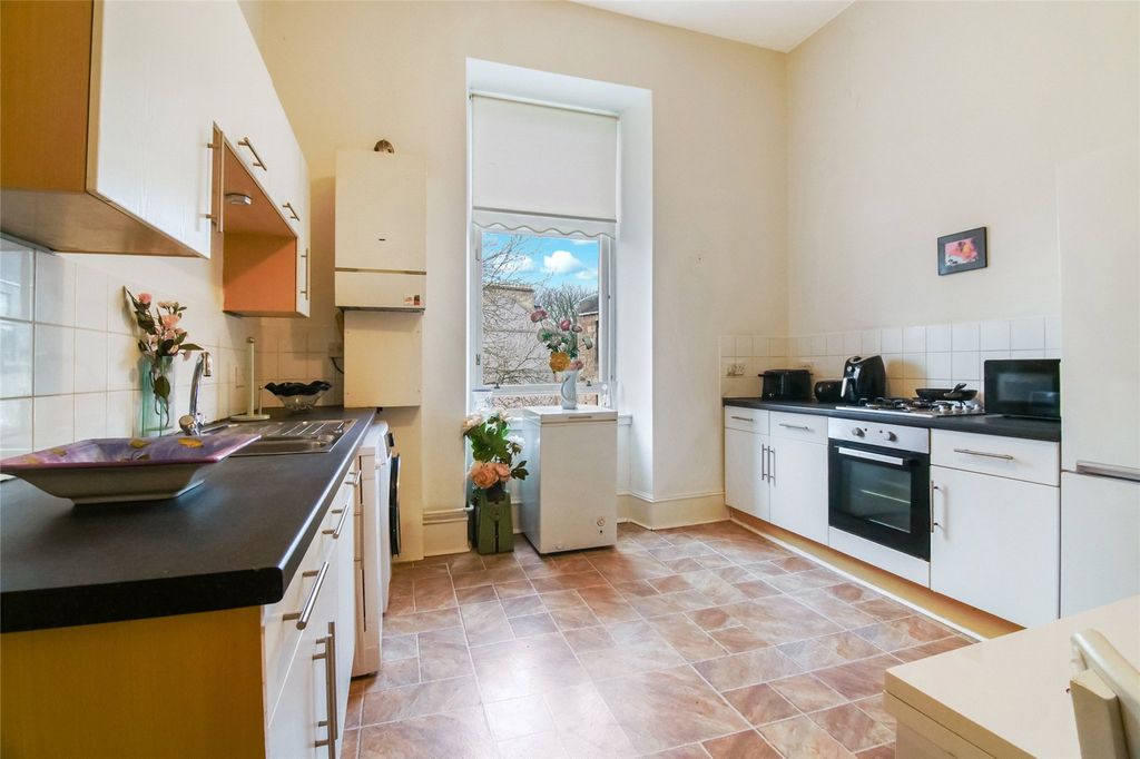 Property photo 3 of 14 Kitchen