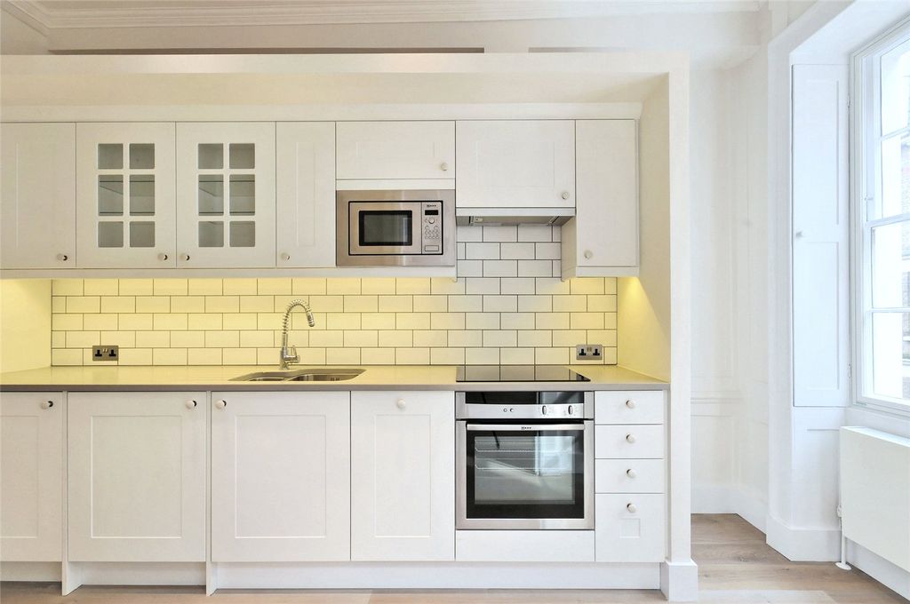 Property photo 2 of 7 Kitchen