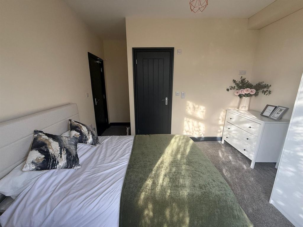 Property photo 2 of 7 Rm1 4.Jpeg