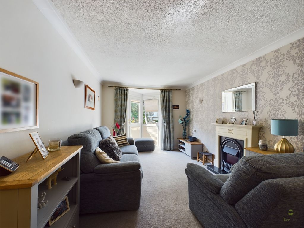 Property photo 2 of 8 Presented By Nicoleta At Ewemove Bexleyheath And D