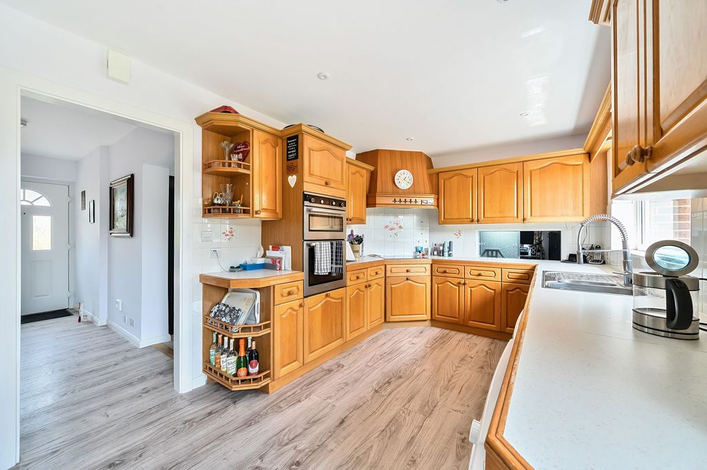 Property photo 2 of 25