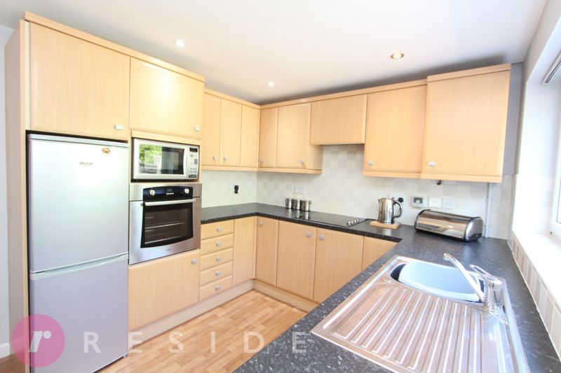 Property photo 3 of 19 Dining Kitchen