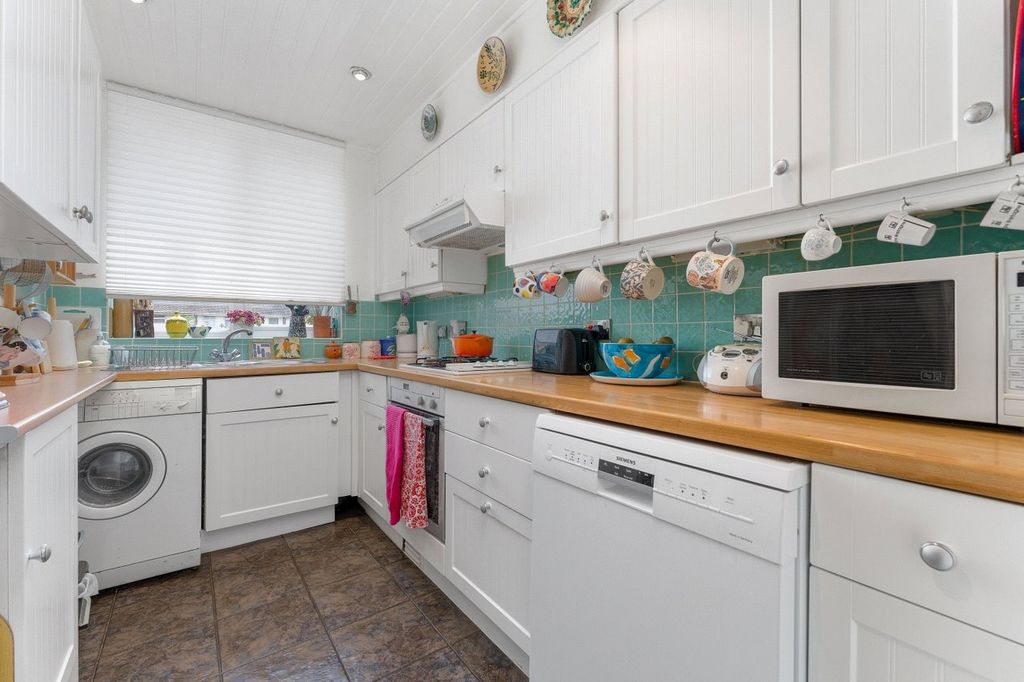 Property photo 3 of 18 Kitchen