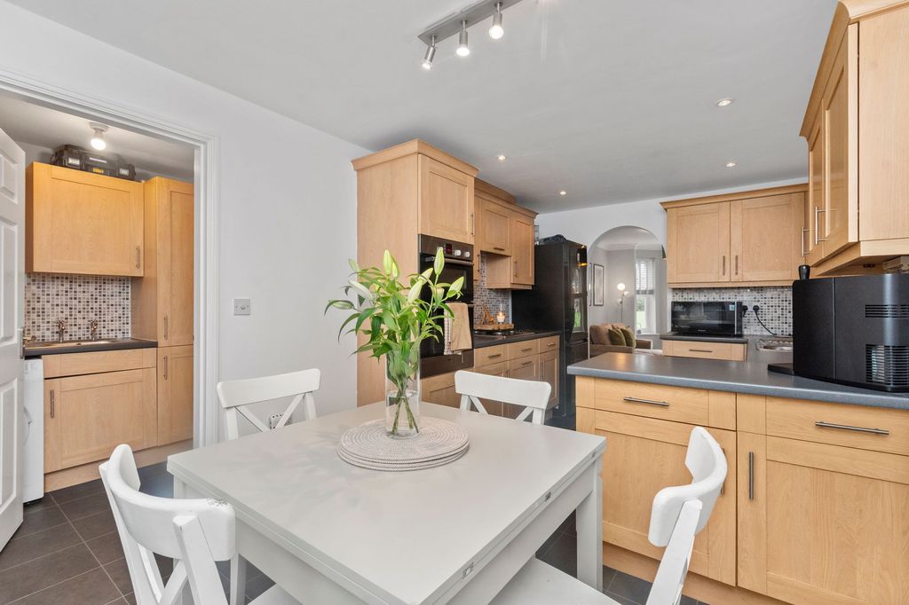 Property photo 3 of 36