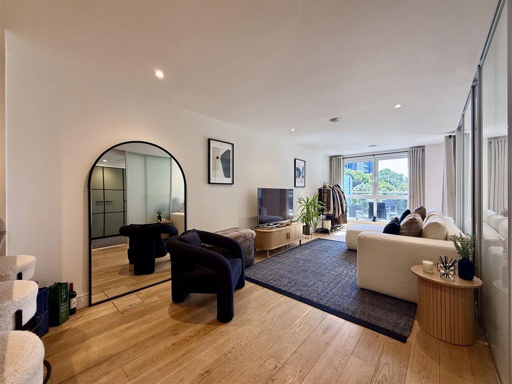 Property photo 1 of 21 Octavia House