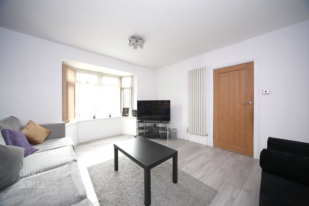 Property photo 3 of 27 5162302
