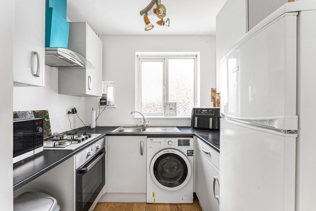 Property photo 3 of 16 Kitchen