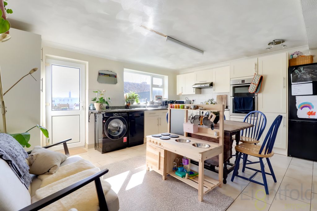 Property photo 2 of 25 Kitchen/Diner