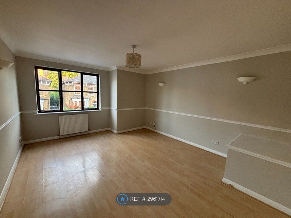 Property photo 3 of 9 Lounge