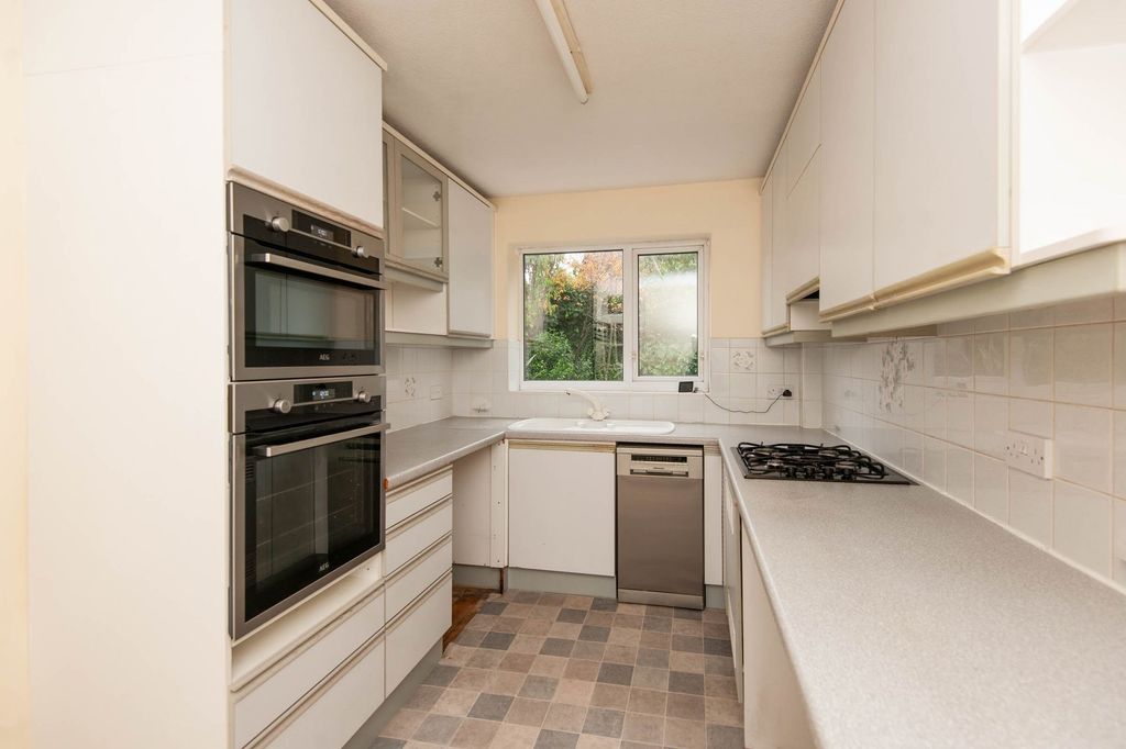 Property photo 3 of 13