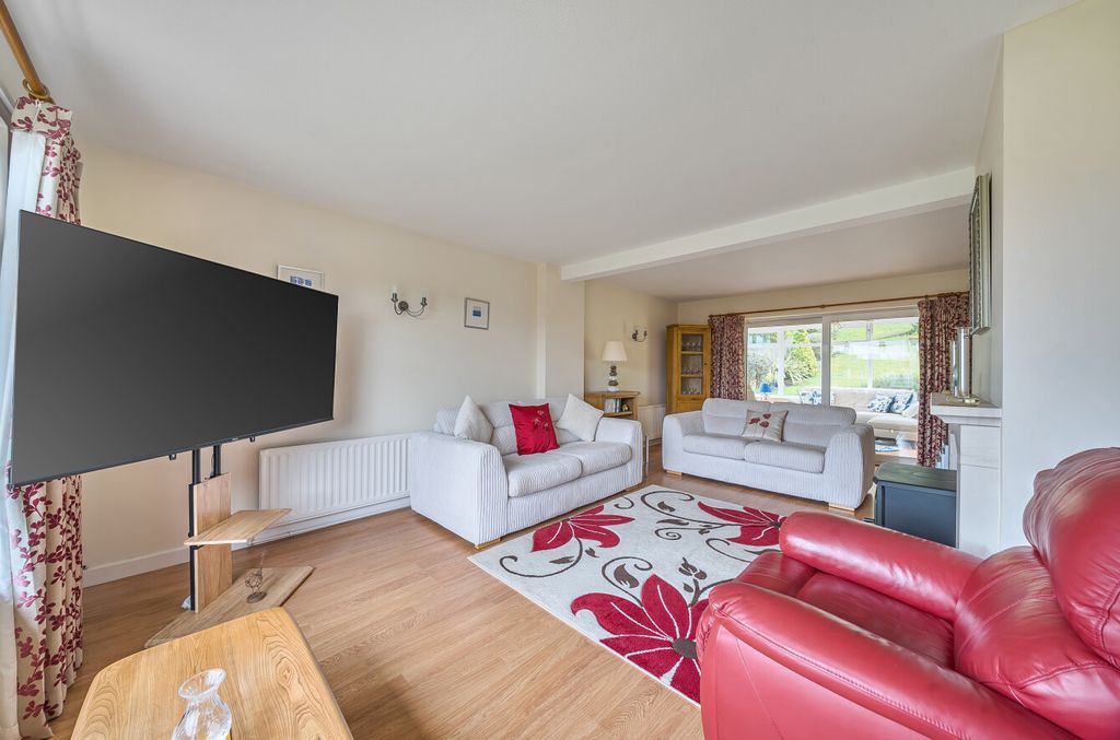 Property photo 3 of 18 1374817-13-690350...