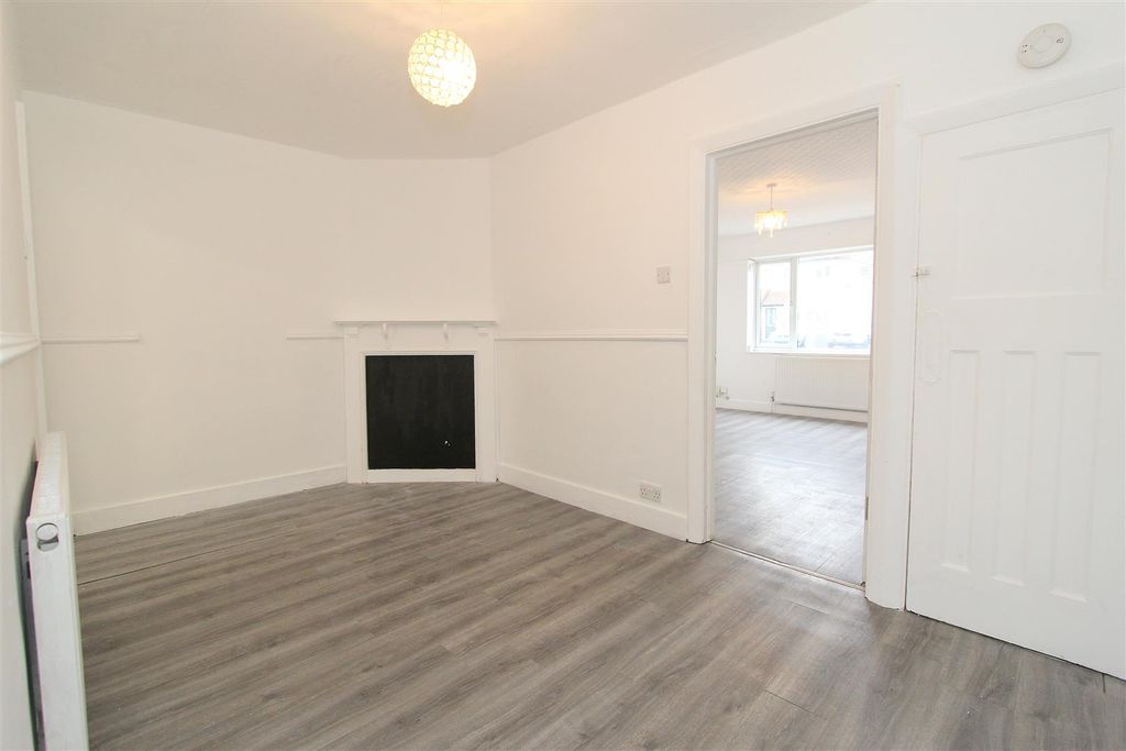 Property photo 3 of 15 Din.Jpg