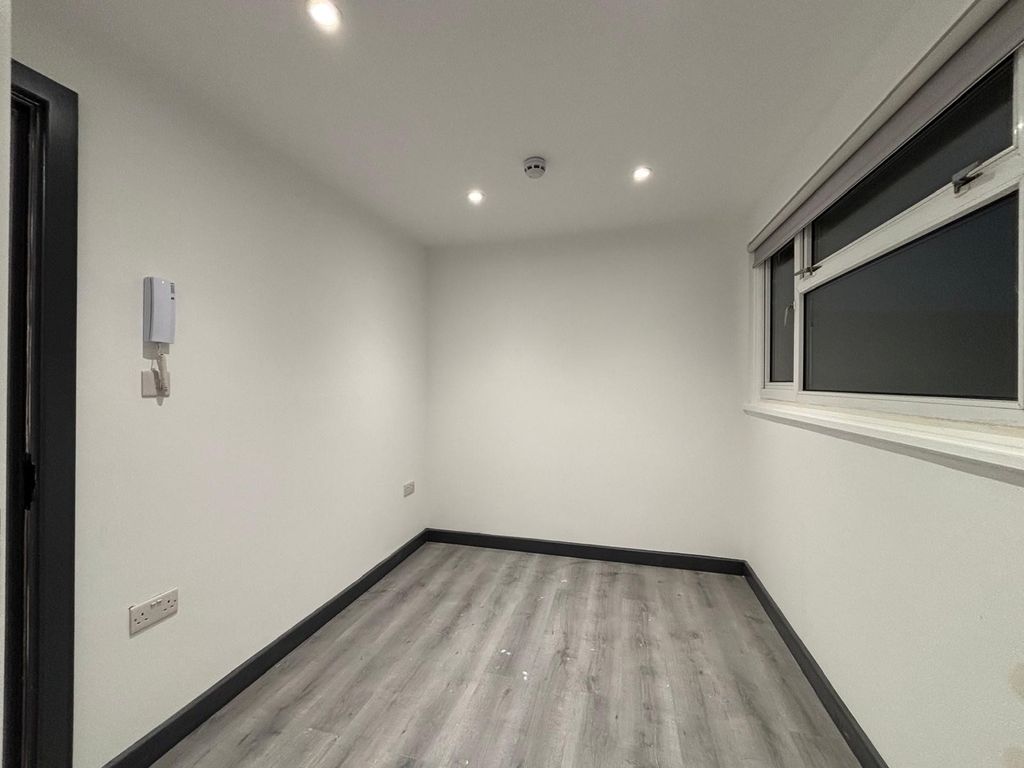 Property photo 1 of 5 Bedroom 6