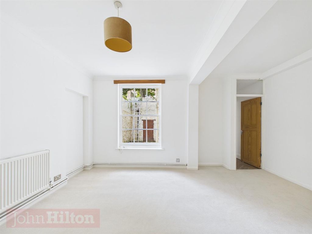 Property photo 2 of 12 Cam03907G0-Pr0320-Still012.Jpg