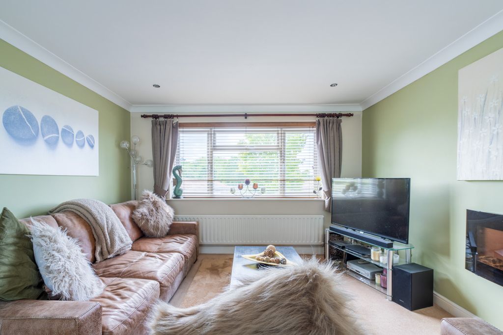 Property photo 2 of 18