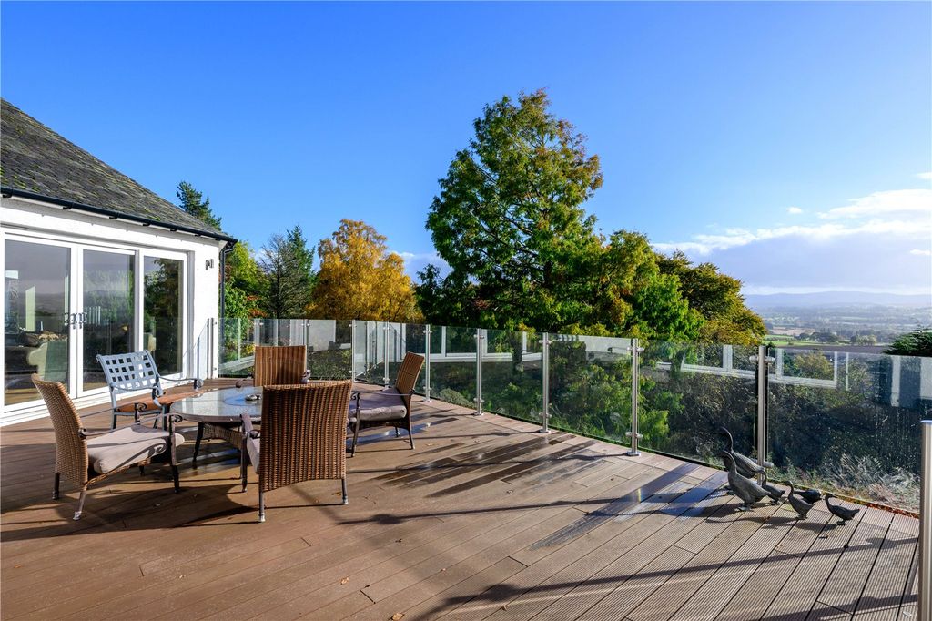 Property photo 3 of 30 Decking