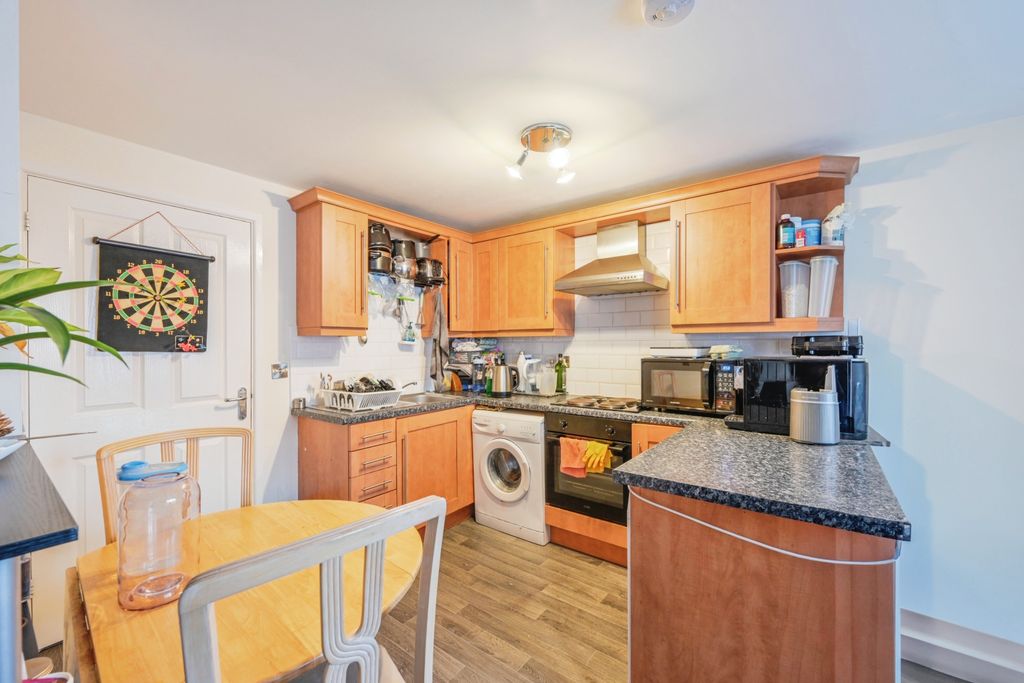 Property photo 3 of 17 Kitchen