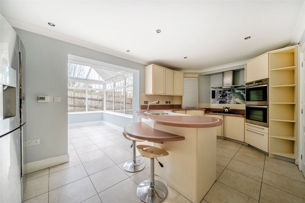 Property photo 3 of 49 Picture No. 23