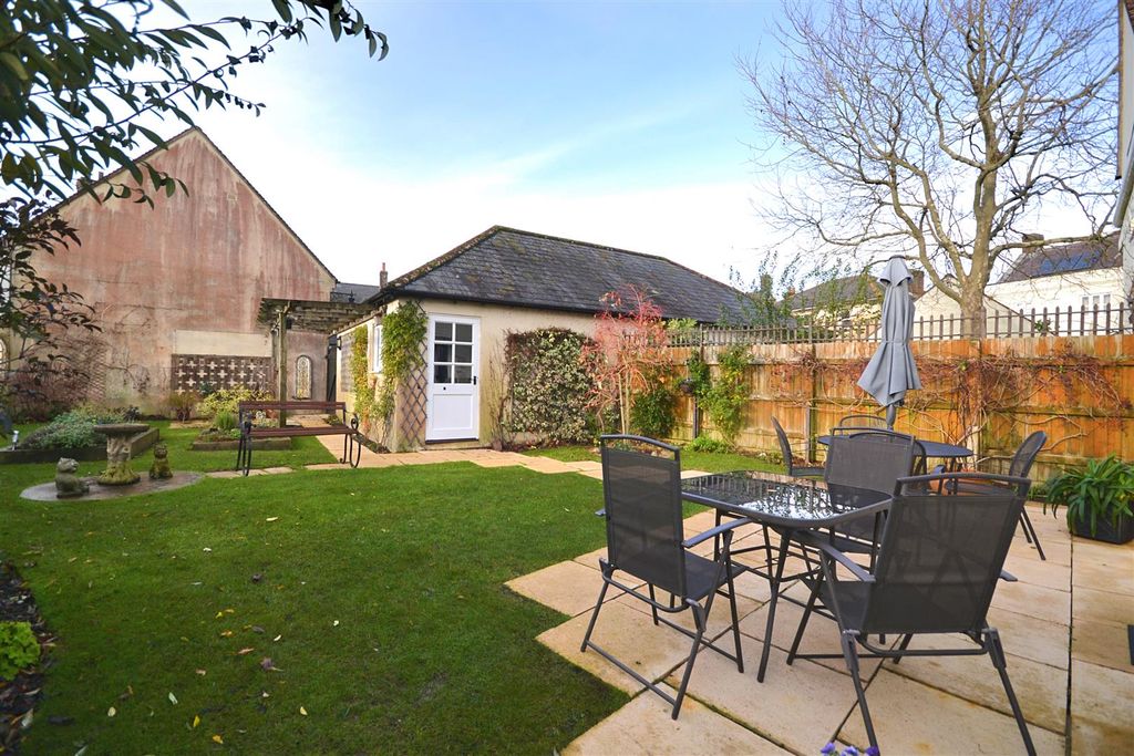 Property photo 3 of 16 30 (1).Png