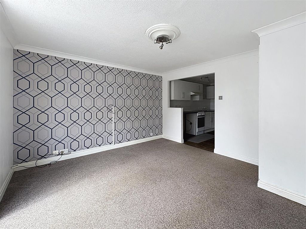 Property photo 3 of 9 Lounge