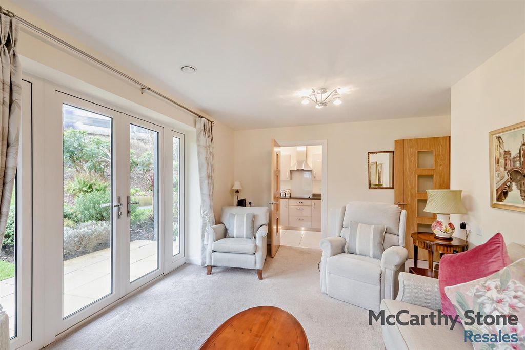 Property photo 1 of 22 8679847-Interior09-800.Jpg