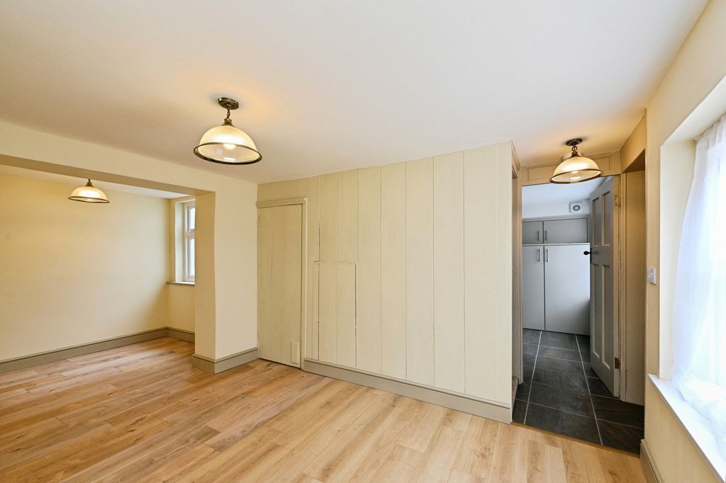 Property photo 3 of 12 Pbox-Img.Jpg