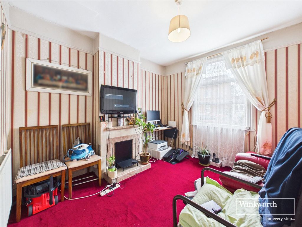 Property photo 2 of 10 Living Room