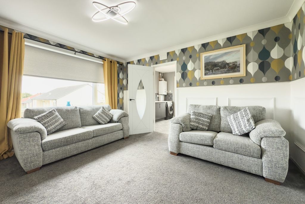 Property photo 3 of 12 4385116