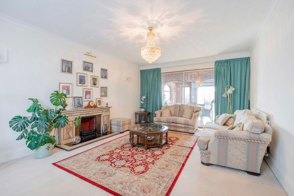 Property photo 2 of 33