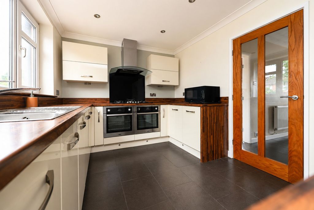 Property photo 2 of 23 4845652