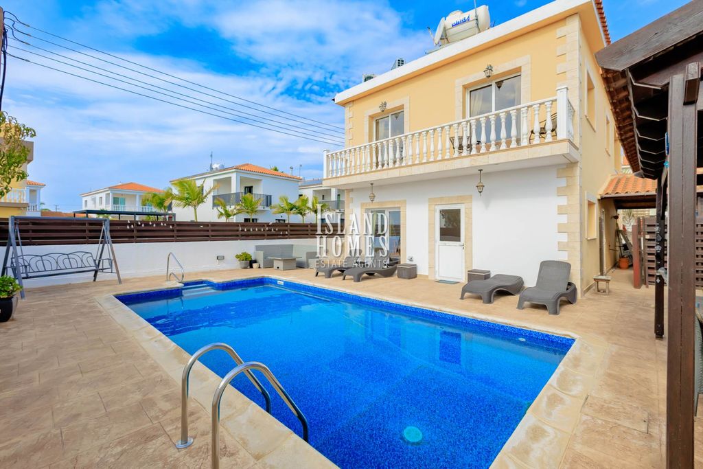 Property photo 2 of 43