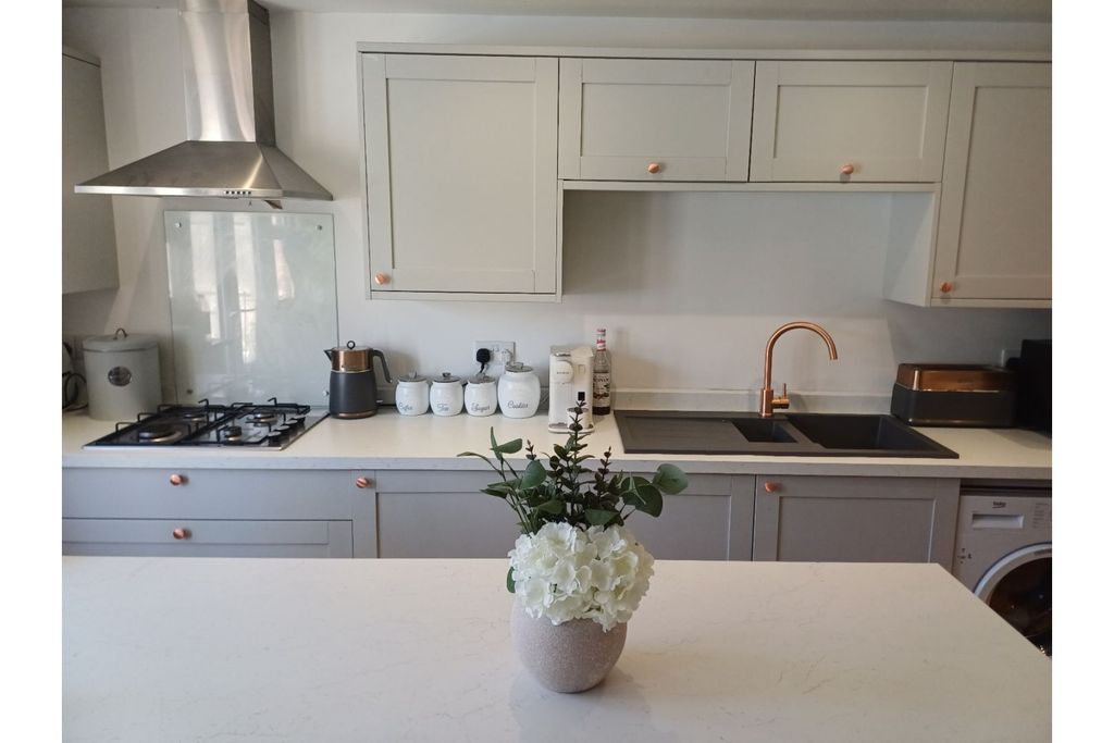 Property photo 2 of 20 Kitchen