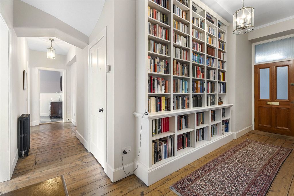 Property photo 3 of 18 Hall
