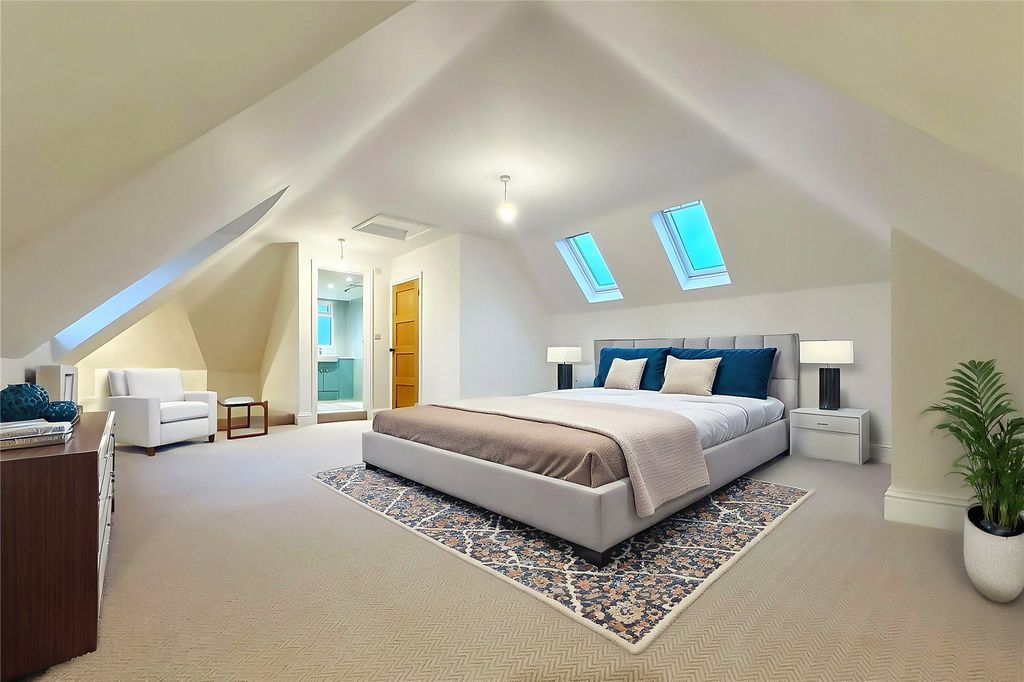 Property photo 2 of 29 Picture No. 30